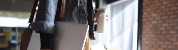 Kvinde_med_laptop_termokop_expand-box_576x162