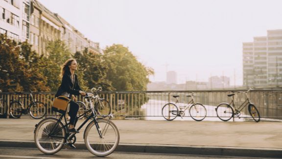 Kvinde_cykler_article-card_576x324