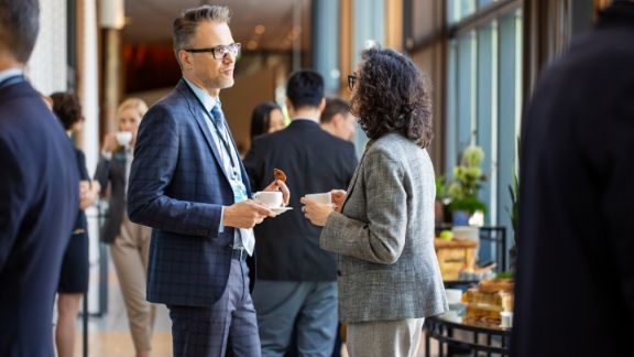 Mand_kvinde_netvrker_article-card_576x324