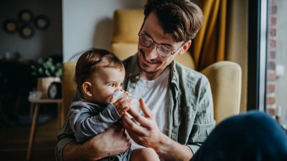 Far_smiler_sn_p_gulv_text-image-50_50_576x324