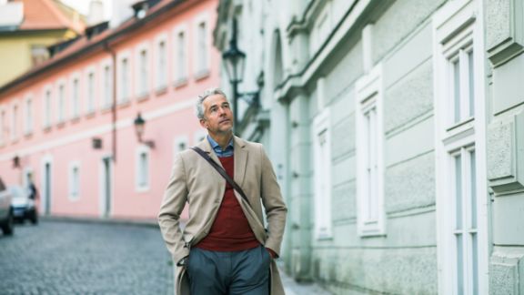 Mand_paa_gade_text-image-50_50_576x324_Lederhjerne