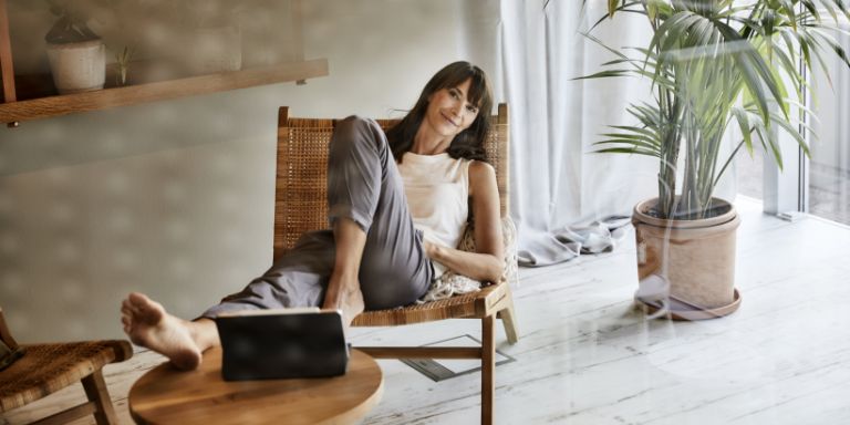 Kvinde_i_laenestol_content-header_768x384