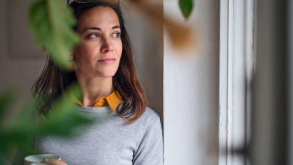 Kvinde_foran_gr_vg_article-card_576x324