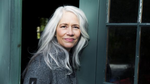 ldre_kvinde_i_grn_drbningarticle-card_576x324