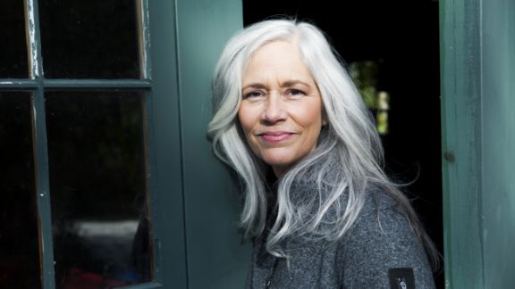 ldre_kvinde_i_grn_drbning_text-image-50_50_576x324