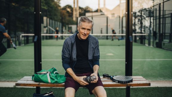 ldre_mand_padel_text-image-50_50_576x324