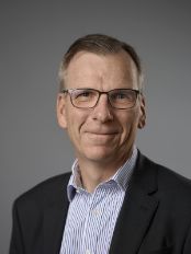 HenrikTarris_person-card_174x232