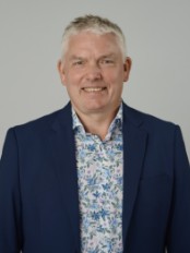 SimonPinnauWEB-personcard_174x232