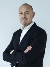 MichaelUhrenholt_person-card_174x232