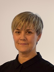 Simona_Panowski_person-card_174x232_lys