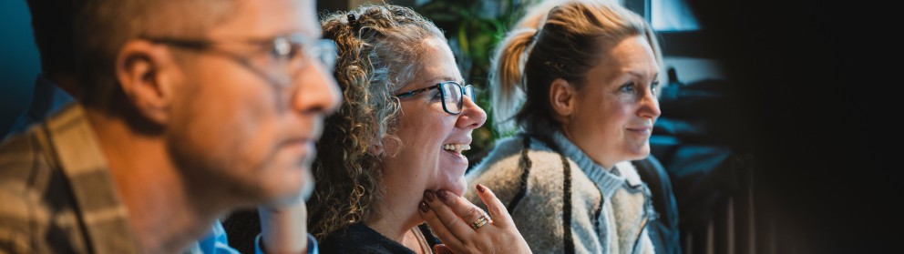 Kvinde-griner-til-undervisning-i-KC---Expand-box---576x162