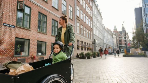 Cykler_med_barn_02_article-card_576x324