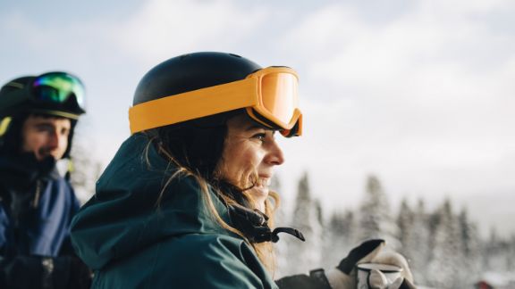 Kvinde_p_skiferie_article-card_576x324