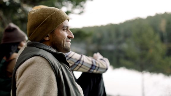 Mand_kigger_vandet_article-card_576x324