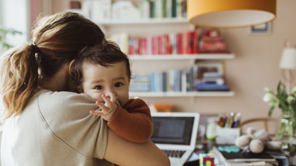 Mor_holder_baby_article-card_576x324