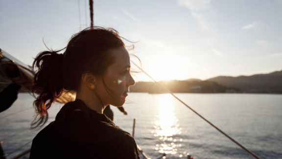 kvinde_paa_baad__article-card_576x324