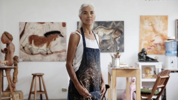 Kvinde_paa_maler_vaerksted_article-card_576x324