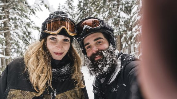 Mand_kvinde_skiferie_article-card_576x324