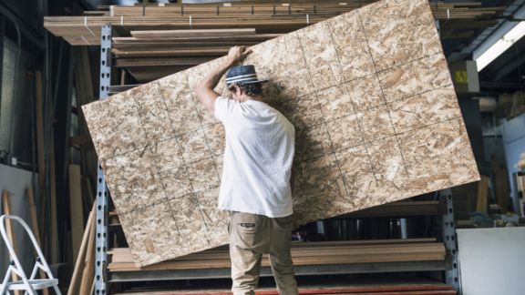 Mand_lfter_plade_text-image-50_50_576x324