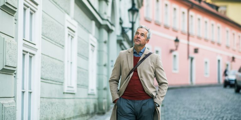 Mand_paa_gade_content-header_768x384