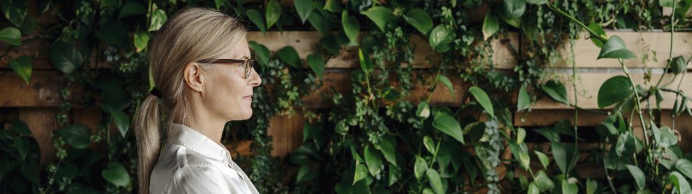 Kvinde_fra_siden_expand-box_992x279